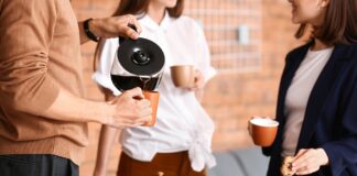 Ce rituel suédois pourrait bien égayer votre vie de bureau cet hiver