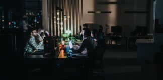 Ces salariés qui ne comptent pas leurs heures, au risque de s’épuiser