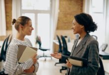 5 phrases simples qui améliorent immédiatement les relations au travail
