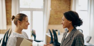 5 phrases simples qui améliorent immédiatement les relations au travail