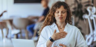 Comment la sophrologie aide à vaincre le syndrome de l’imposteur