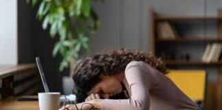 « Il faut travailler sur l’évolution des mentalités » : pourquoi le burn-out touche davantage les femmes