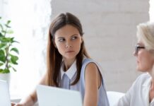 Remarques, non-dits… Comment faire face à un collègue passif-agressif au travail ?