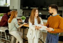 “ASAP”, “prendre le lead”, “c’est OK”… Ces expressions qui irritent au travail