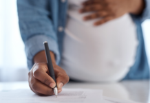Après un congé maternité, pourquoi beaucoup de femmes remettent-elles leur carrière en question ?