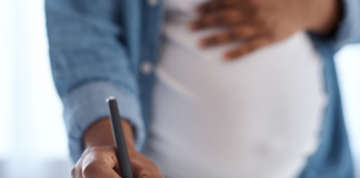 Après un congé maternité, pourquoi beaucoup de femmes remettent-elles leur carrière en question ?