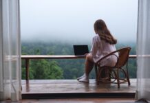 « Elles fabriquent de l’anxiété » : pourquoi certaines personnes ne réussissent pas à déconnecter du travail pendant les vacances ? Certains salariés ne parviennent pas à déconnecter en vacances.