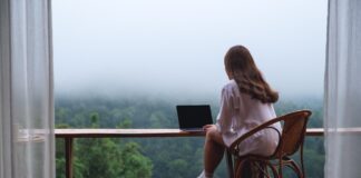 « Elles fabriquent de l’anxiété » : pourquoi certaines personnes ne réussissent pas à déconnecter du travail pendant les vacances ? Certains salariés ne parviennent pas à déconnecter en vacances.