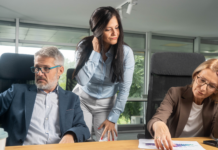 Silence au travail : pourquoi se taire en cas de conflit peut vous épuiser
