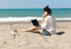 Vacances : un employeur peut-il contacter un salarié pendant ses congés ? Salariée contactée par son employeur pendant ses vacances