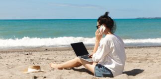 Vacances : un employeur peut-il contacter un salarié pendant ses congés ? Salariée contactée par son employeur pendant ses vacances