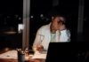 Télétravail : la « dette symbolique » qui pousse certains salariés à en faire toujours plus Certains salariés en télétravail ressentent une dette symbolique envers leur employeur.